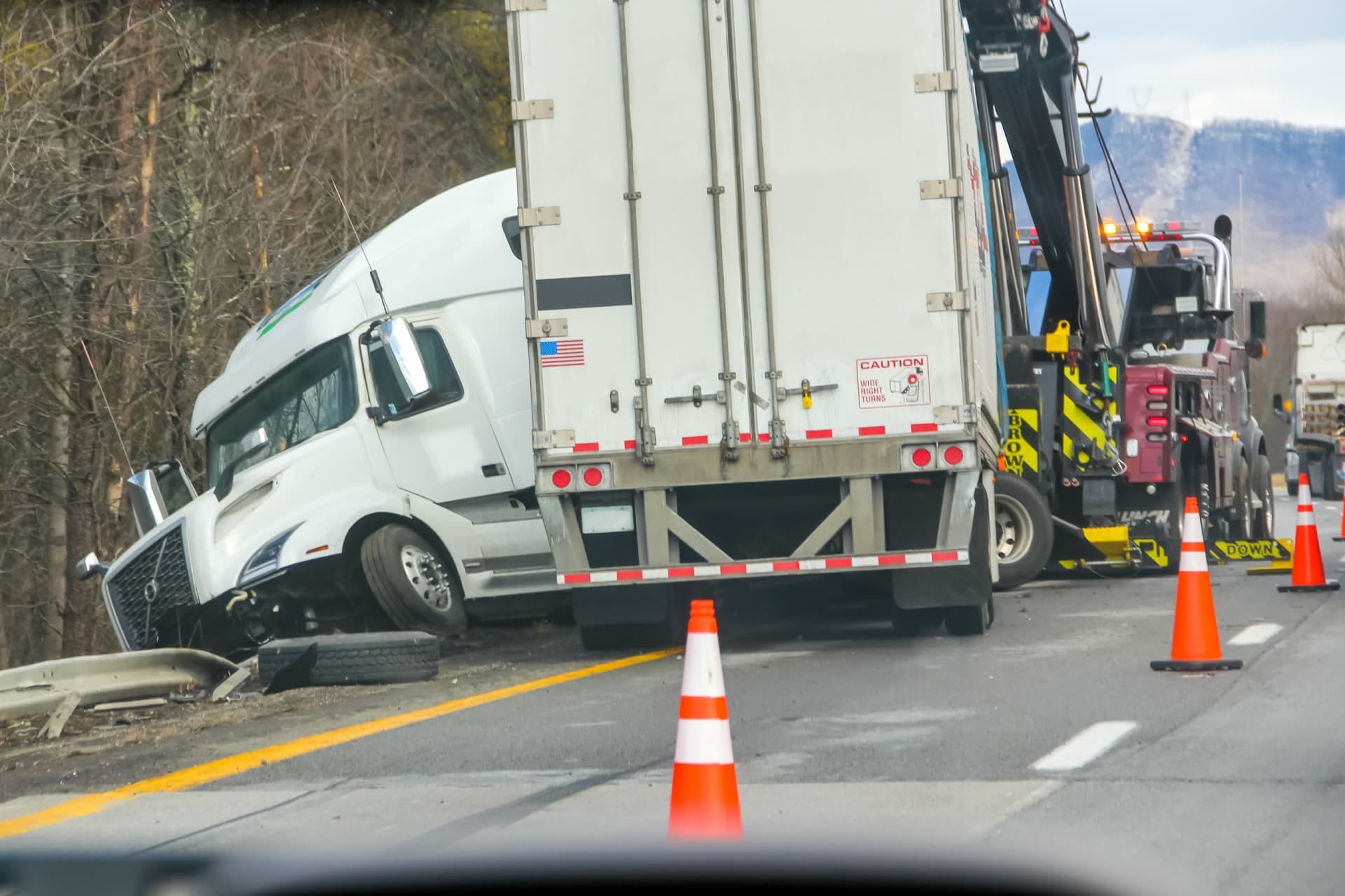 Approfondimento sugli incidenti stradali che coinvolgono veicoli commerciali pesanti e strategia per prevenirli