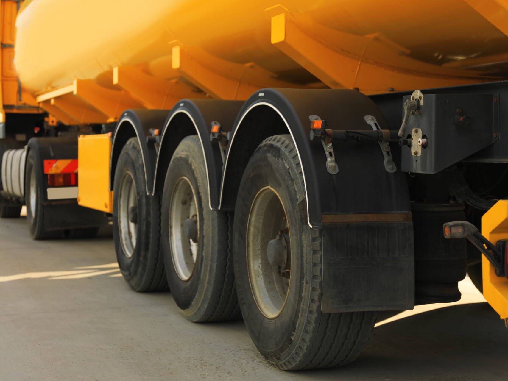 Il ruolo dell’olio idraulico nei camion moderni